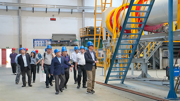 中國工程院楊志峰院士蒞臨頂立科技考察 (2).jpg 中國工程院楊志峰院士蒞臨頂立科技考察 (2).jpg